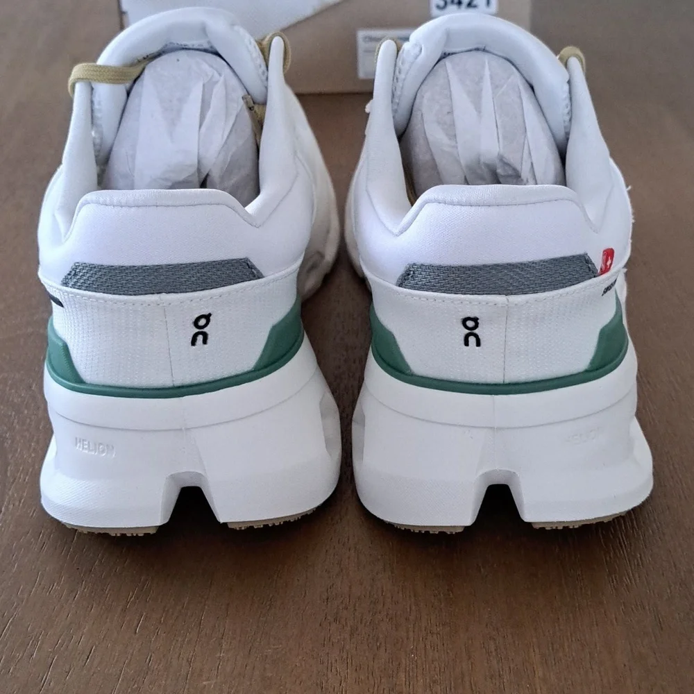 On Cloudrunner 2 - Color: White / Green - Size: Women 9.5 - Picture 5 of 9